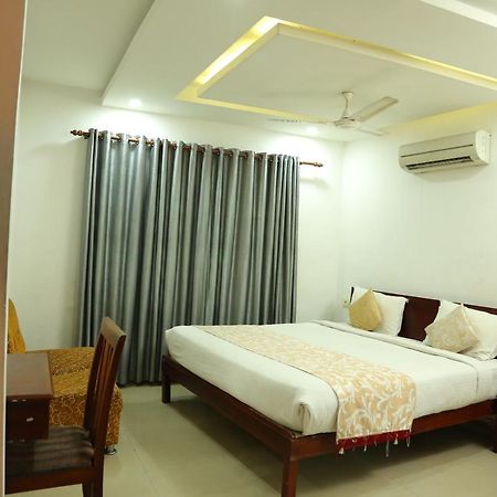 Malabar Plaza Inn Kochi Ngoại thất bức ảnh