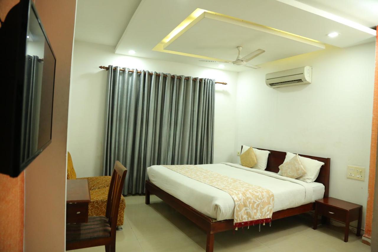 Malabar Plaza Inn Kochi Ngoại thất bức ảnh