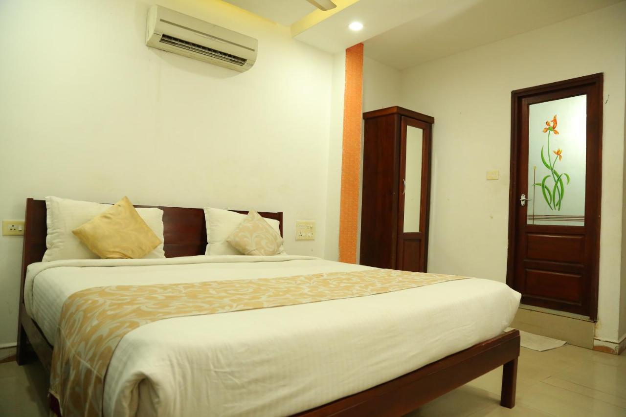 Malabar Plaza Inn Kochi Ngoại thất bức ảnh