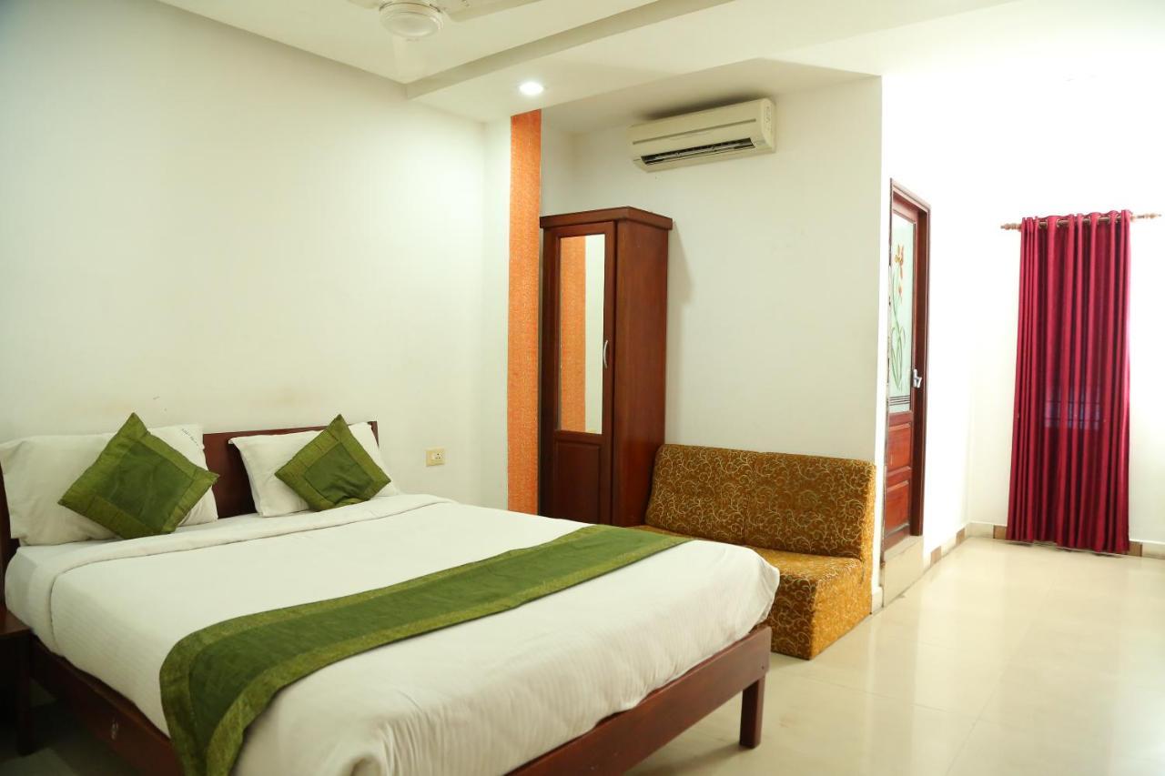 Malabar Plaza Inn Kochi Ngoại thất bức ảnh