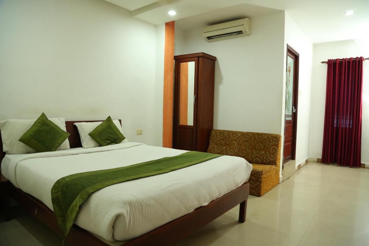 Malabar Plaza Inn Kochi Ngoại thất bức ảnh