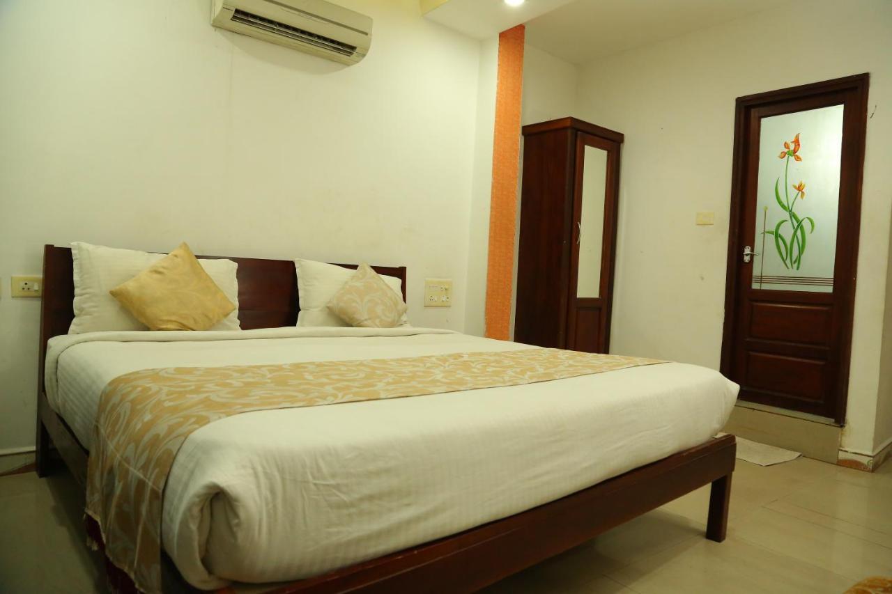 Malabar Plaza Inn Kochi Ngoại thất bức ảnh