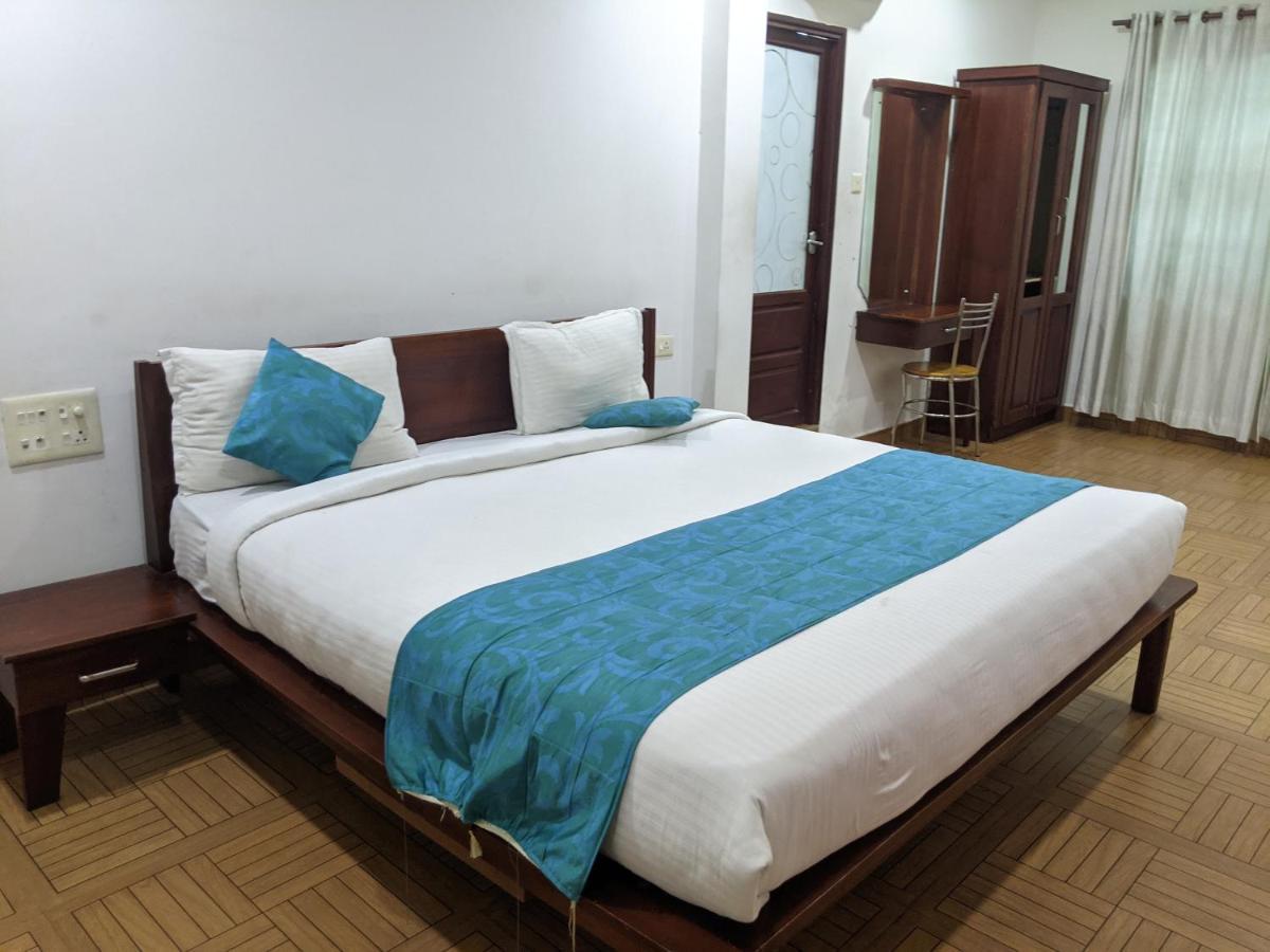 Malabar Plaza Inn Kochi Ngoại thất bức ảnh