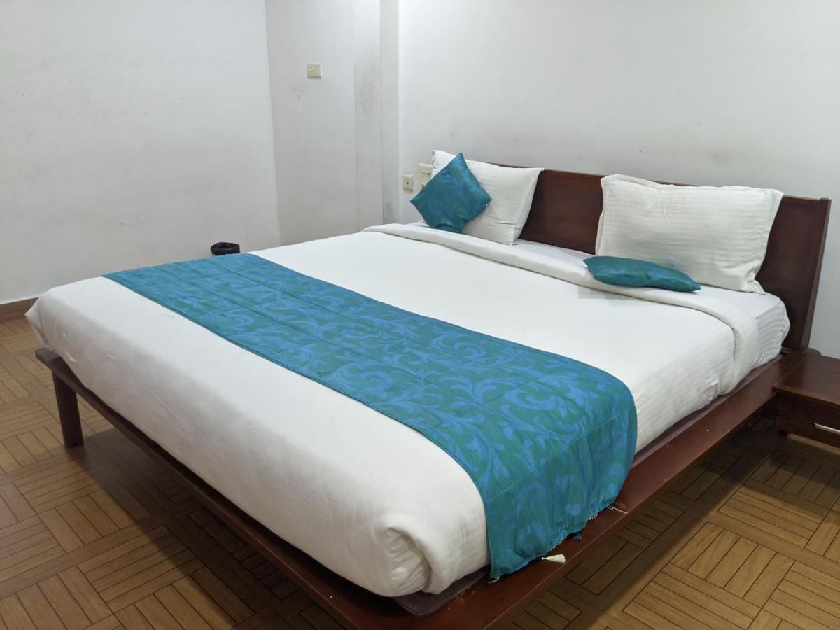 Malabar Plaza Inn Kochi Ngoại thất bức ảnh